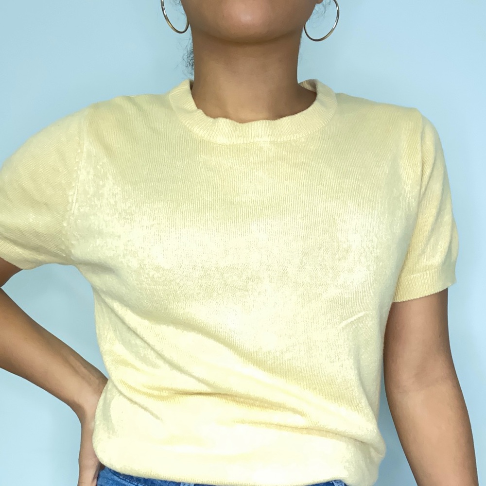 Yellow short sleeve sweater